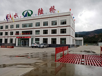 阿(a)壩天(tian)水(shui)路(lu)橋(qiao)噴(pen)痳除塵(chen)係統(tong)案(an)例(li)
